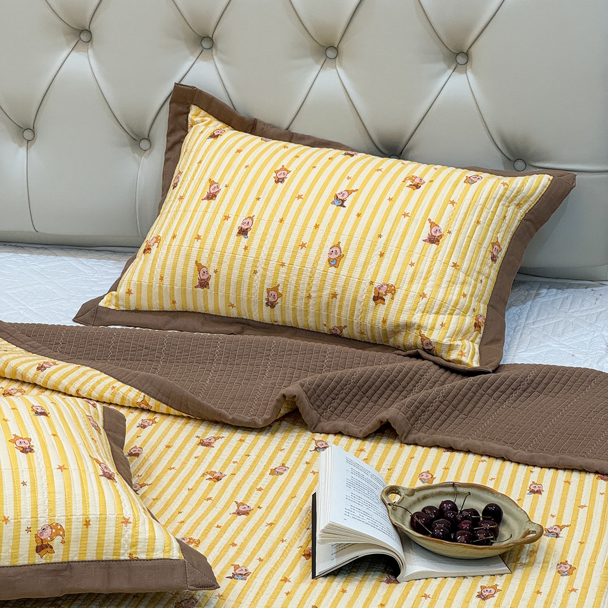 91家纺网 家纺一手货源 找家纺 床盖工厂店 2026新款全棉卡通纱布床盖三件套 萌星 黄