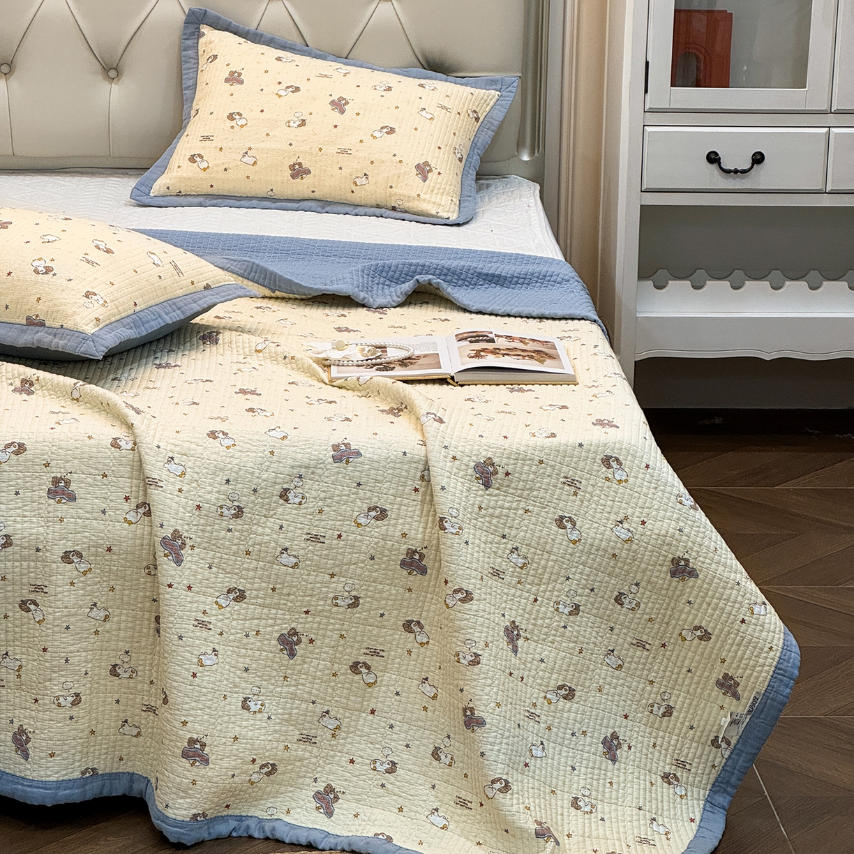 91家纺网 家纺一手货源 找家纺 床盖工厂店 2026新款全棉卡通纱布床盖三件套 趣梦鹅 黄