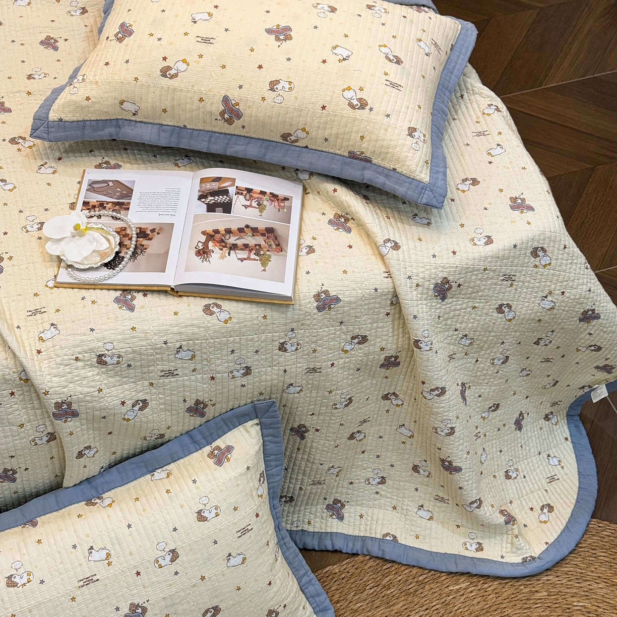 91家纺网 家纺一手货源 找家纺 床盖工厂店 2026新款全棉卡通纱布床盖三件套 趣梦鹅 黄