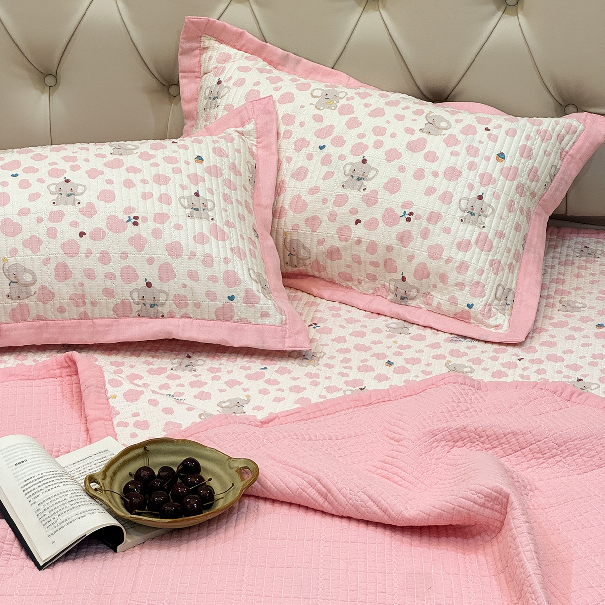 91家纺网 家纺一手货源 找家纺 床盖工厂店 2026新款全棉卡通纱布床盖三件套 斑点象 粉