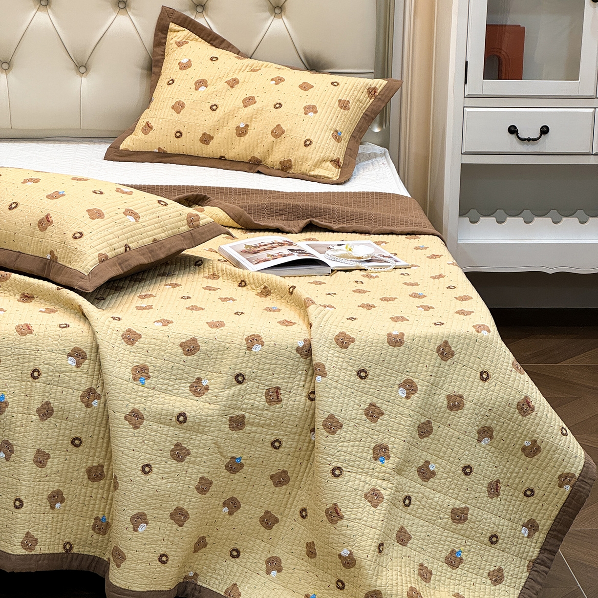 91家纺网 家纺一手货源 找家纺 床盖工厂店 2026新款全棉卡通纱布床盖三件套 嘟比熊