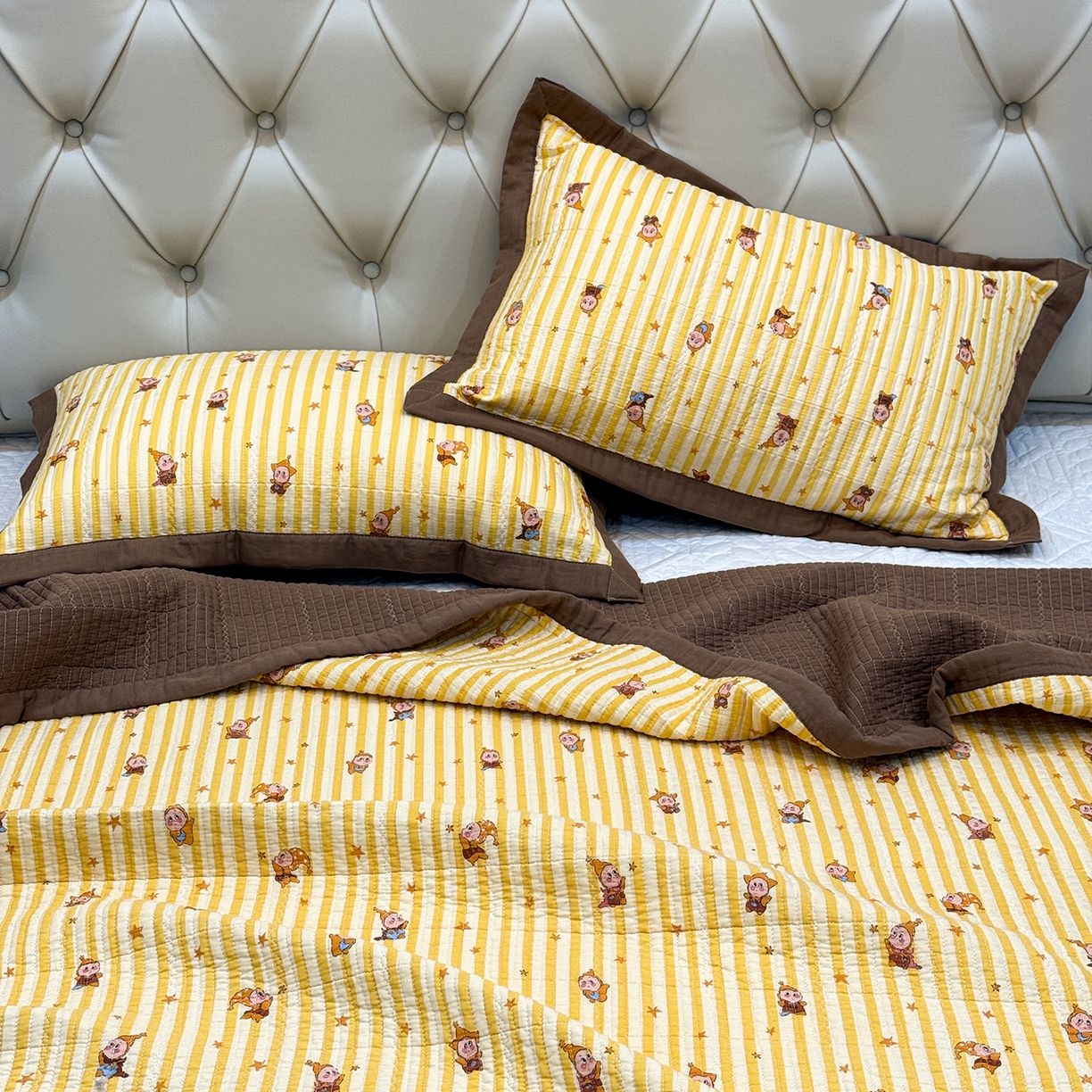 91家纺网 家纺一手货源 找家纺 床盖工厂店 2026新款全棉卡通纱布床盖三件套 萌星 黄