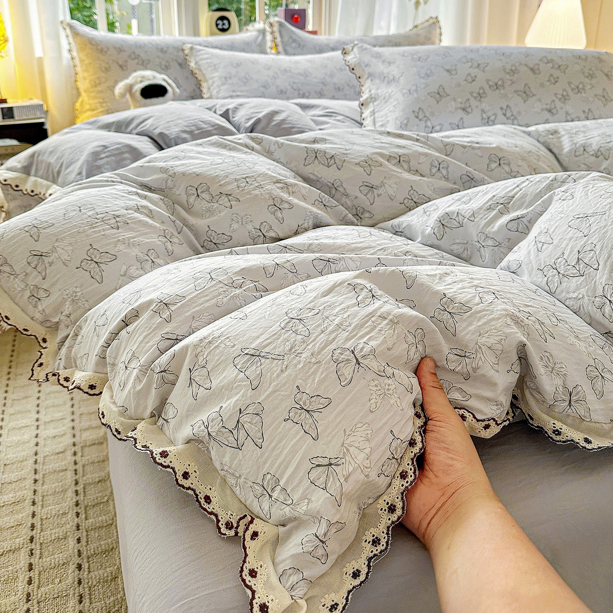 91家纺网 家纺一手货源 找家纺 韩秀家纺 2026新款A类纺棉四件套全棉花边古法水洗棉法式蕾丝花边四件套 蝶纷飞