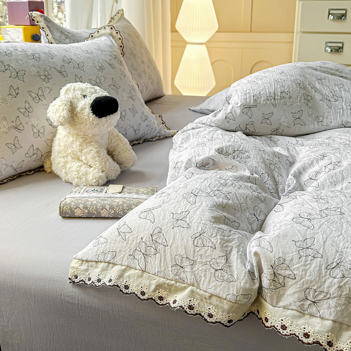 91家纺网 家纺一手货源 找家纺 韩秀家纺 2026新款A类纺棉四件套全棉花边古法水洗棉法式蕾丝花边四件套 蝶纷飞