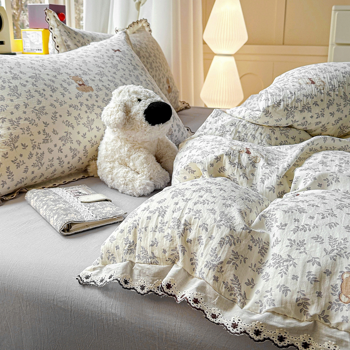 91家纺网 家纺一手货源 找家纺 韩秀家纺 2026新款A类纺棉四件套全棉花边古法水洗棉法式蕾丝花边四件套 花街萌宠