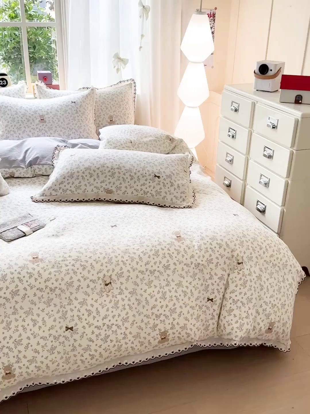 91家纺网 家纺一手货源 找家纺 韩秀家纺 2026新款A类纺棉四件套全棉花边古法水洗棉法式蕾丝花边四件套 花街萌宠
