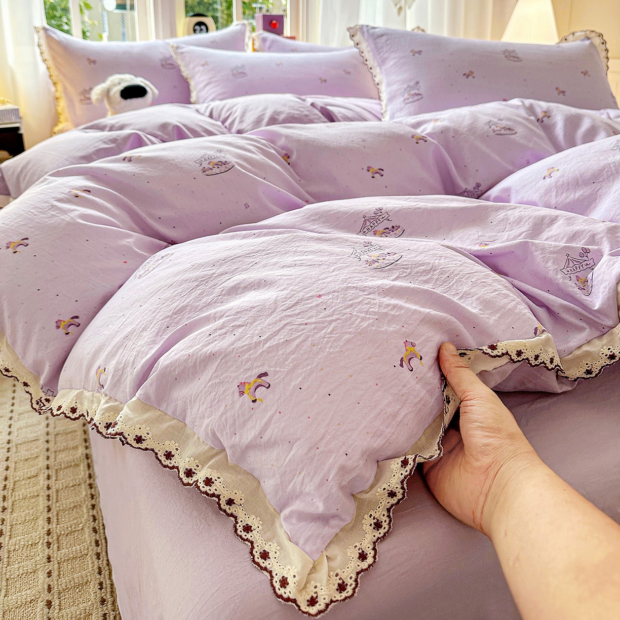 91家纺网 家纺一手货源 找家纺 韩秀家纺 2026新款A类纺棉四件套全棉花边古法水洗棉法式蕾丝花边四件套 旋转木马