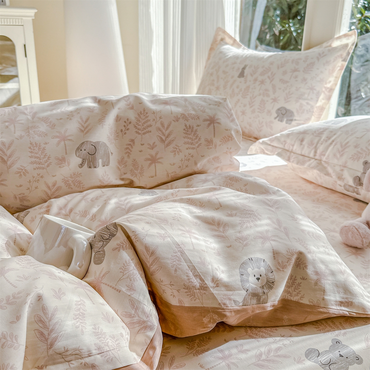 91家纺网 家纺一手货源 找家纺 帛织澜家纺 2026新款A类新疆全棉12868单品印花全棉纯棉被套系列（预留缩水，提供质检报告） 森林小镇