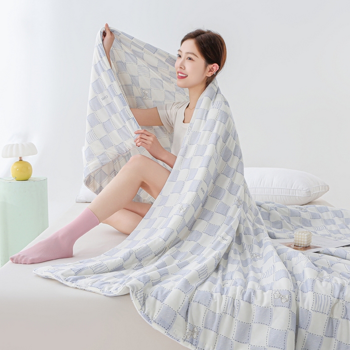 91家纺网 家纺一手货源 找家纺 亚龙工厂店 2026春夏新款网销直播爆款冰皮小凉被印花款夏被 蝶格