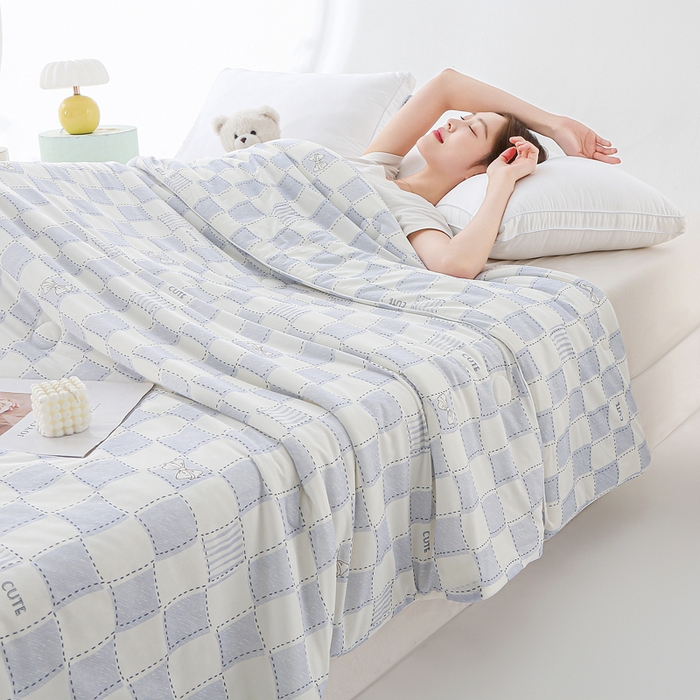 91家纺网 家纺一手货源 找家纺 亚龙工厂店 2026春夏新款网销直播爆款冰皮小凉被印花款夏被 蝶格