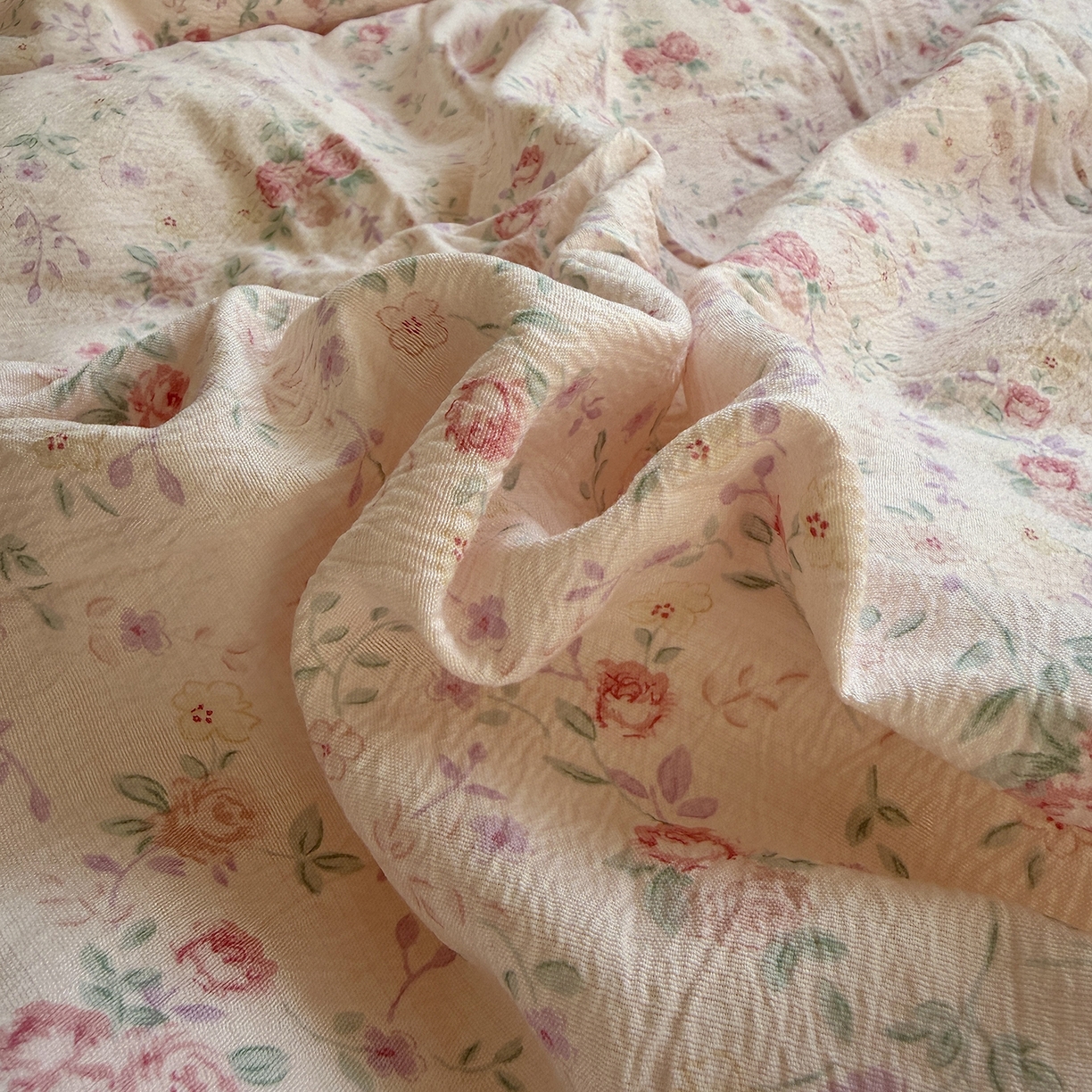 91家纺网 家纺一手货源 找家纺 原素 2026新春ins博主风双拼小碎花花卉水洗棉纱四件套 暗恋