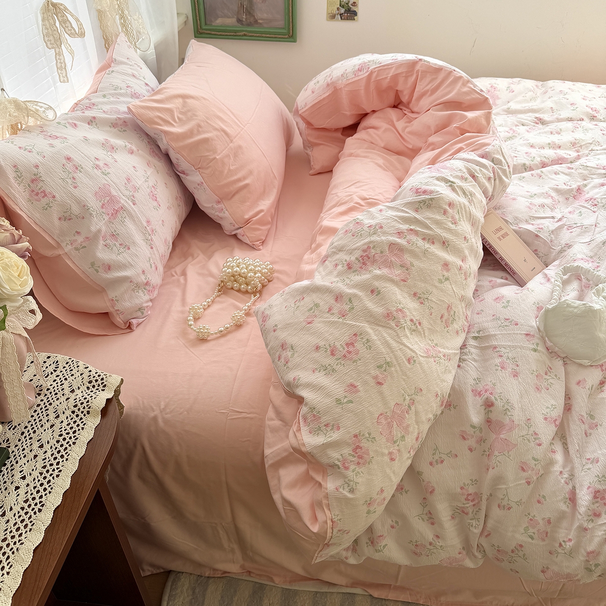 91家纺网 家纺一手货源 找家纺 原素 2026新春ins博主风双拼小碎花花卉水洗棉纱四件套 粉嫩蝴蝶结