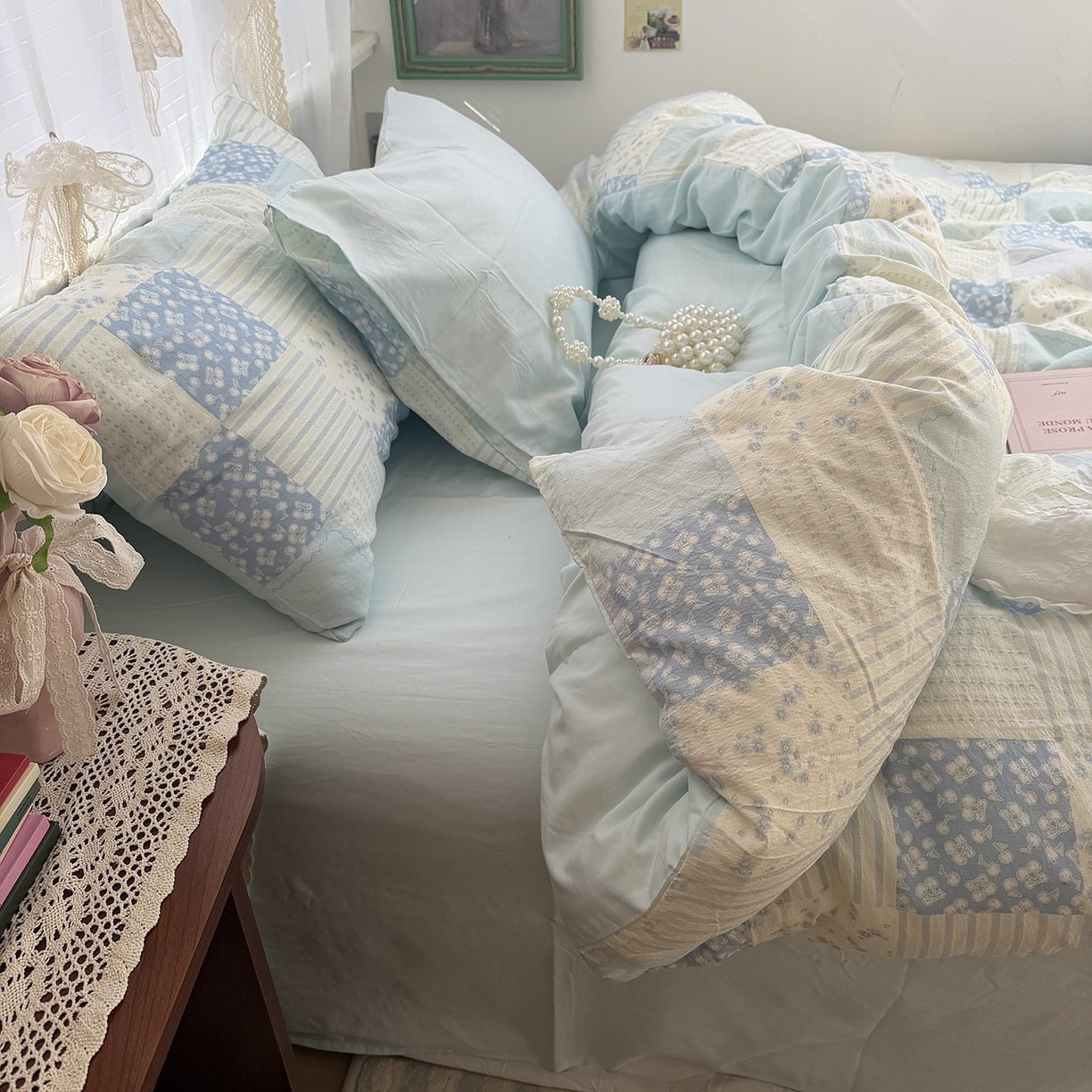 91家纺网 家纺一手货源 找家纺 原素 2026新春ins博主风双拼小碎花花卉水洗棉纱四件套 碎花蓝格