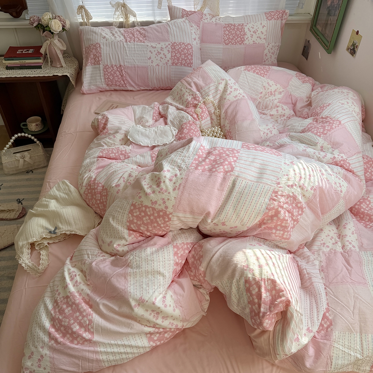 91家纺网 家纺一手货源 找家纺 原素 2026新春ins博主风双拼小碎花花卉水洗棉纱四件套 碎花粉格