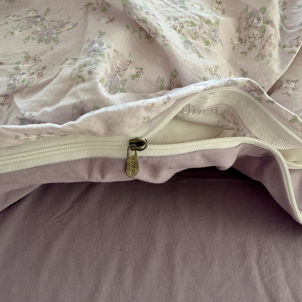 91家纺网 家纺一手货源 找家纺 原素 2026新春ins博主风双拼小碎花花卉水洗棉纱四件套 中古紫花