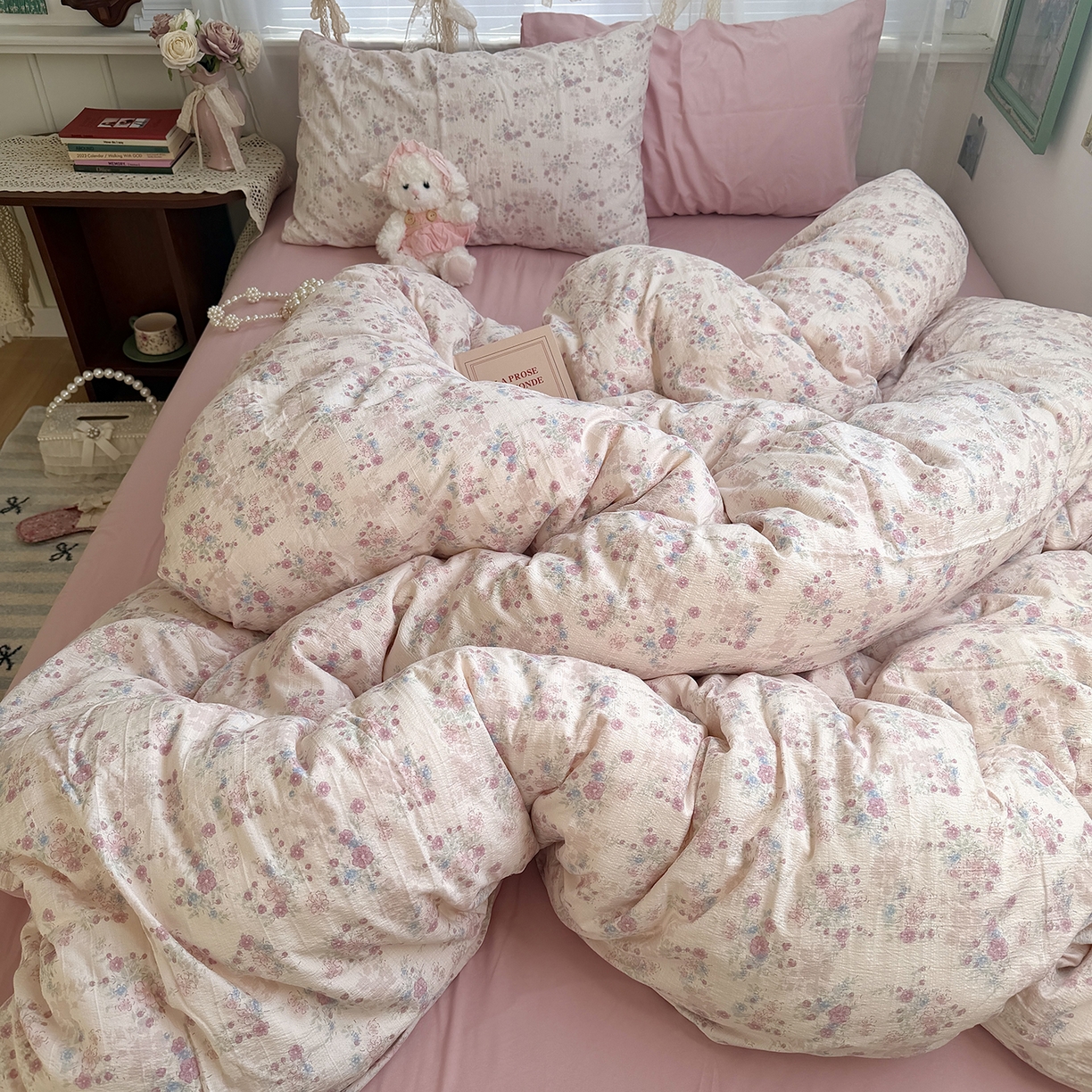 91家纺网 家纺一手货源 找家纺 原素 2026新春ins博主风双拼小碎花花卉水洗棉纱四件套 胭脂粉