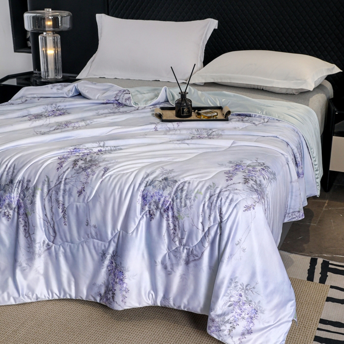 91家纺网 家纺一手货源 找家纺 亚龙工厂店 2026春夏新款直播网销爆款油光丝数码印花锦氨凉感被呱呱被夏被 星蔓兰灰