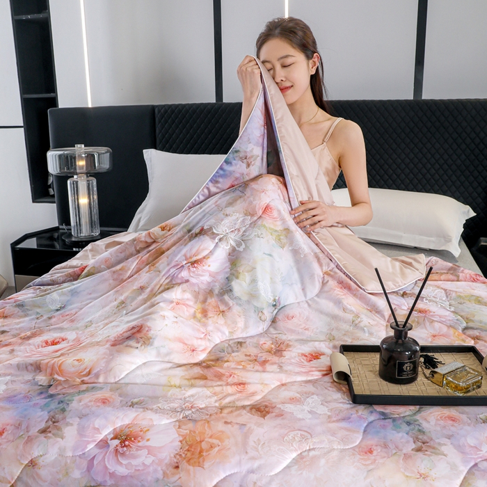 91家纺网 家纺一手货源 找家纺 亚龙工厂店 2026春夏新款直播网销爆款油光丝数码印花锦氨凉感被呱呱被夏被 伊芙紫