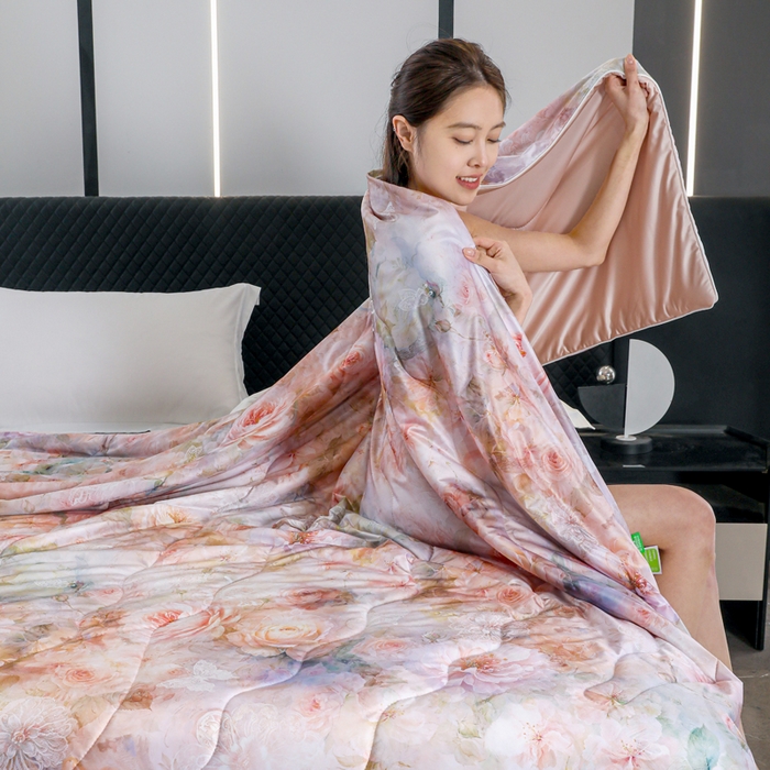 91家纺网 家纺一手货源 找家纺 亚龙工厂店 2026春夏新款直播网销爆款油光丝数码印花锦氨凉感被呱呱被夏被 伊芙紫