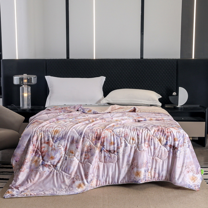 91家纺网 家纺一手货源 找家纺 亚龙工厂店 2026春夏新款直播网销爆款油光丝数码印花锦氨凉感被呱呱被夏被 月荷玉