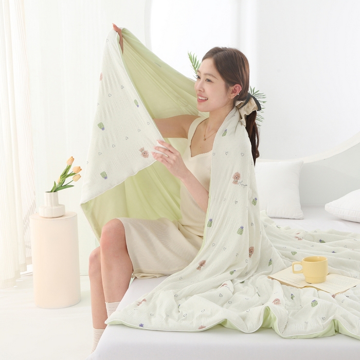 91家纺网 家纺一手货源 找家纺 亚龙工厂店 2026春夏新款网销跨境直播爆款法式小香风皱皱纱冷感被夏被 菠萝狗