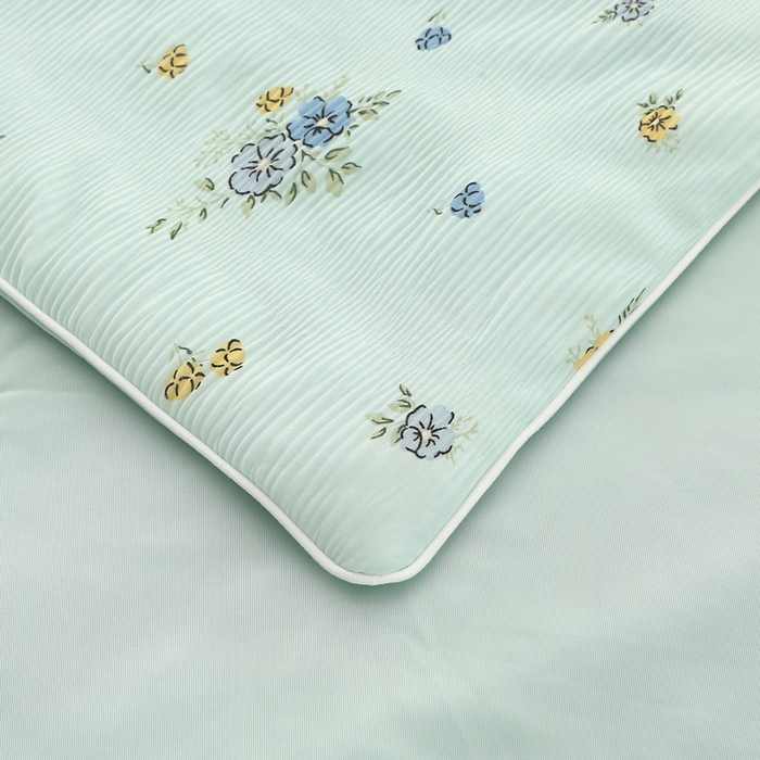 91家纺网 家纺一手货源 找家纺 亚龙工厂店 2026春夏新款网销跨境直播爆款法式小香风皱皱纱冷感被夏被 小飞花