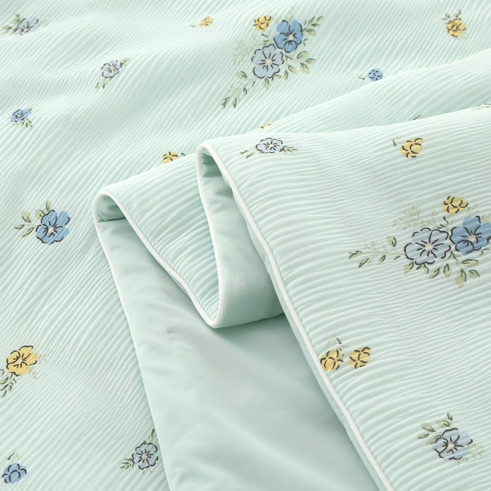 91家纺网 家纺一手货源 找家纺 亚龙工厂店 2026春夏新款网销跨境直播爆款法式小香风皱皱纱冷感被夏被 小飞花