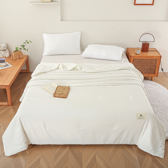 91家纺网 家纺一手货源 找家纺 亚龙工厂店 2026春夏新款爆款法式小香风皱皱纱木棉大豆被夏被 白色