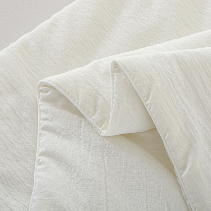 91家纺网 家纺一手货源 找家纺 亚龙工厂店 2026春夏新款爆款法式小香风皱皱纱木棉大豆被夏被 白色