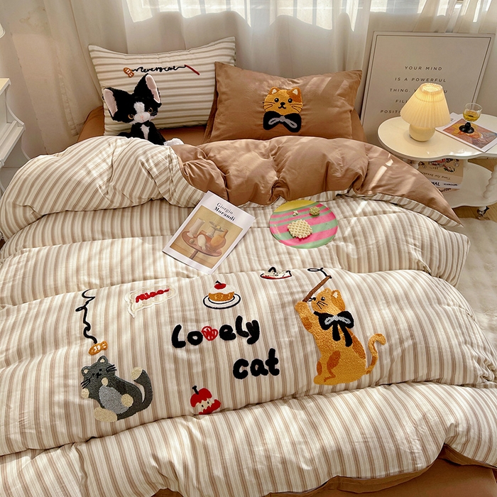 91家纺网 家纺一手货源 找家纺 炫拼家纺 2026新款全棉A类双层纱卡通毛巾绣四件套-泡芙系列 泡芙-小猫