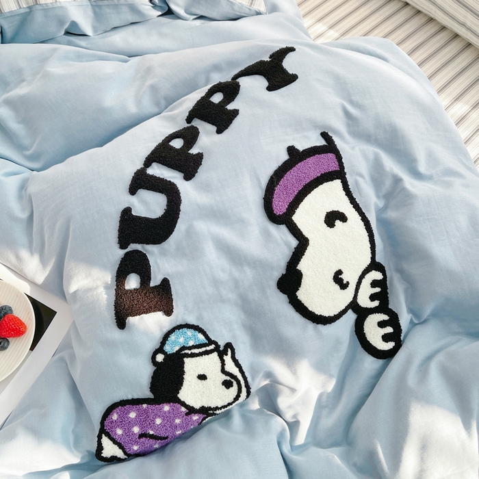 91家纺网 家纺一手货源 找家纺 炫拼家纺 2026新款全棉A类双层纱卡通毛巾绣四件套-泡芙系列 泡芙-晚安狗