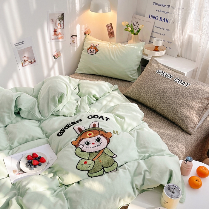 91家纺网 家纺一手货源 找家纺 炫拼家纺 2026新款全棉A类双层纱卡通毛巾绣四件套-泡芙系列 泡芙-红军兔