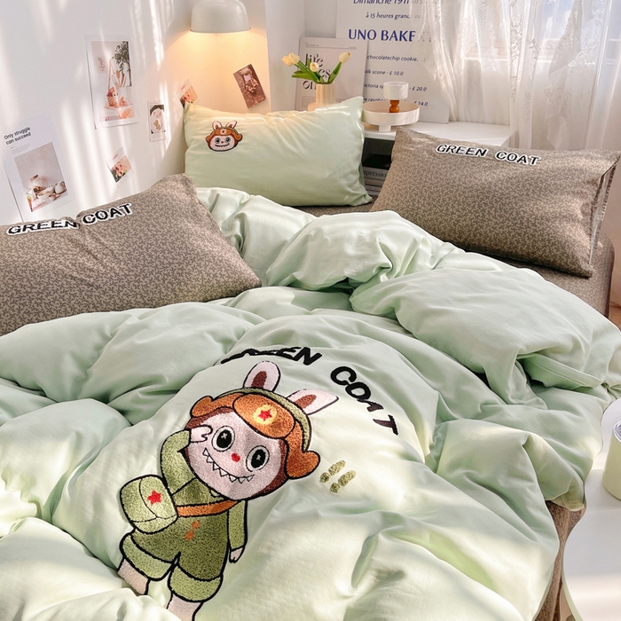 91家纺网 家纺一手货源 找家纺 炫拼家纺 2026新款全棉A类双层纱卡通毛巾绣四件套-泡芙系列 泡芙-红军兔