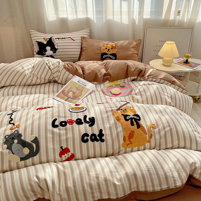 91家纺网 家纺一手货源 找家纺 炫拼家纺 2026新款全棉A类双层纱卡通毛巾绣四件套-泡芙系列 泡芙-小猫