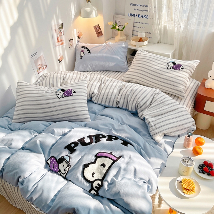 91家纺网 家纺一手货源 找家纺 炫拼家纺 2026新款全棉A类双层纱卡通毛巾绣四件套-泡芙系列 泡芙-晚安狗