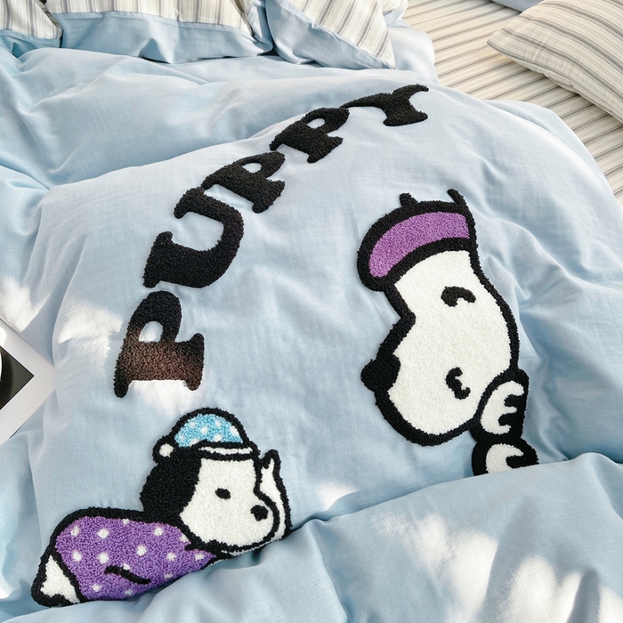 91家纺网 家纺一手货源 找家纺 炫拼家纺 2026新款全棉A类双层纱卡通毛巾绣四件套-泡芙系列 泡芙-晚安狗