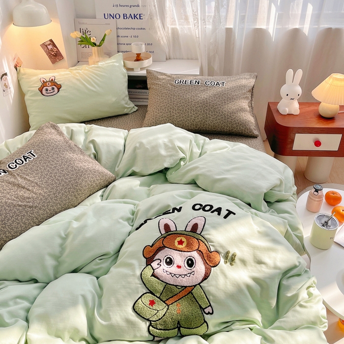 91家纺网 家纺一手货源 找家纺 炫拼家纺 2026新款全棉A类双层纱卡通毛巾绣四件套-泡芙系列 泡芙-红军兔