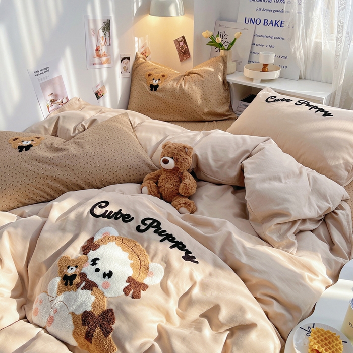 91家纺网 家纺一手货源 找家纺 炫拼家纺 2026新款全棉A类双层纱卡通毛巾绣四件套-泡芙系列 泡芙-哈尼熊