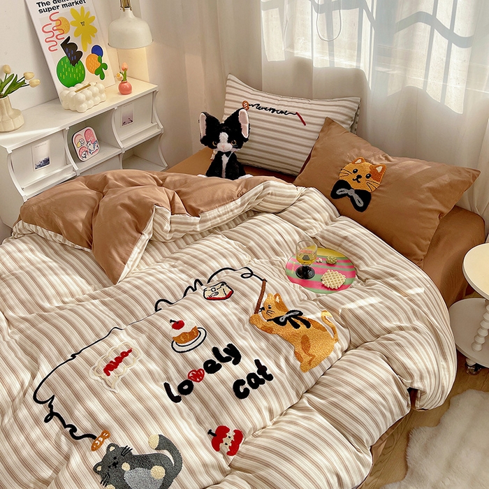 91家纺网 家纺一手货源 找家纺 炫拼家纺 2026新款全棉A类双层纱卡通毛巾绣四件套-泡芙系列 泡芙-小猫