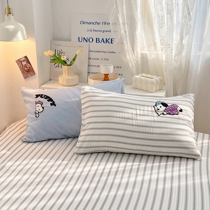 91家纺网 家纺一手货源 找家纺 炫拼家纺 2026新款全棉A类双层纱卡通毛巾绣四件套-泡芙系列 泡芙-晚安狗