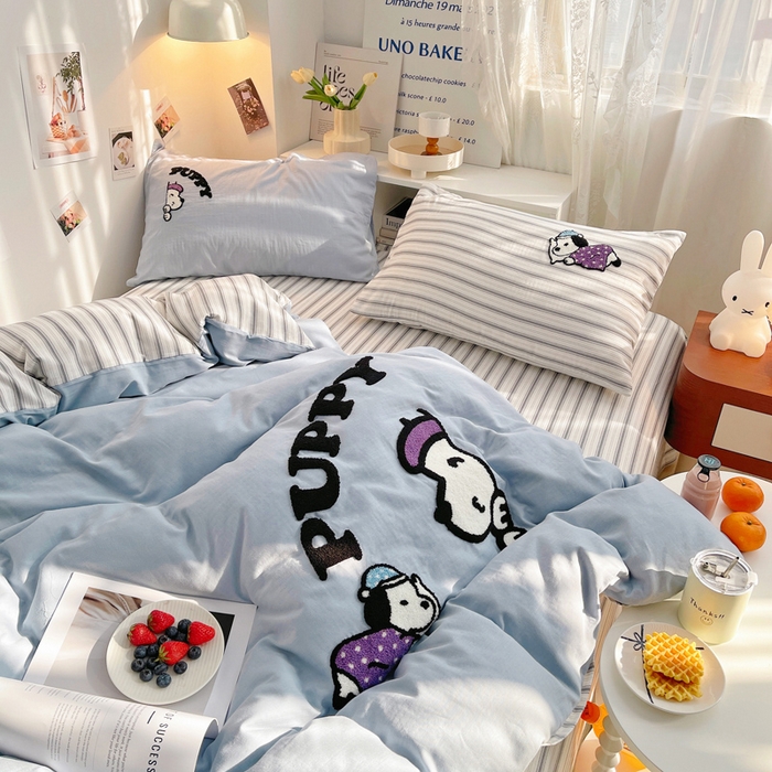 91家纺网 家纺一手货源 找家纺 炫拼家纺 2026新款全棉A类双层纱卡通毛巾绣四件套-泡芙系列 泡芙-晚安狗