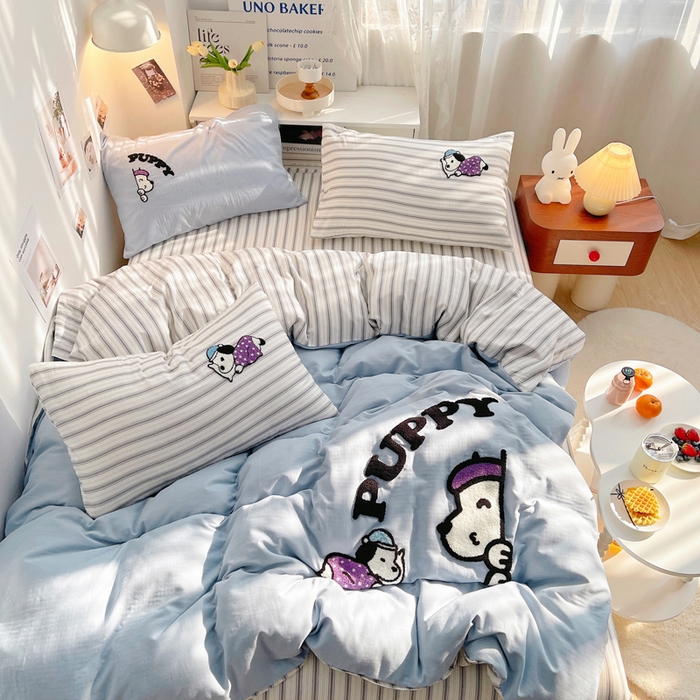 91家纺网 家纺一手货源 找家纺 炫拼家纺 2026新款全棉A类双层纱卡通毛巾绣四件套-泡芙系列 泡芙-晚安狗