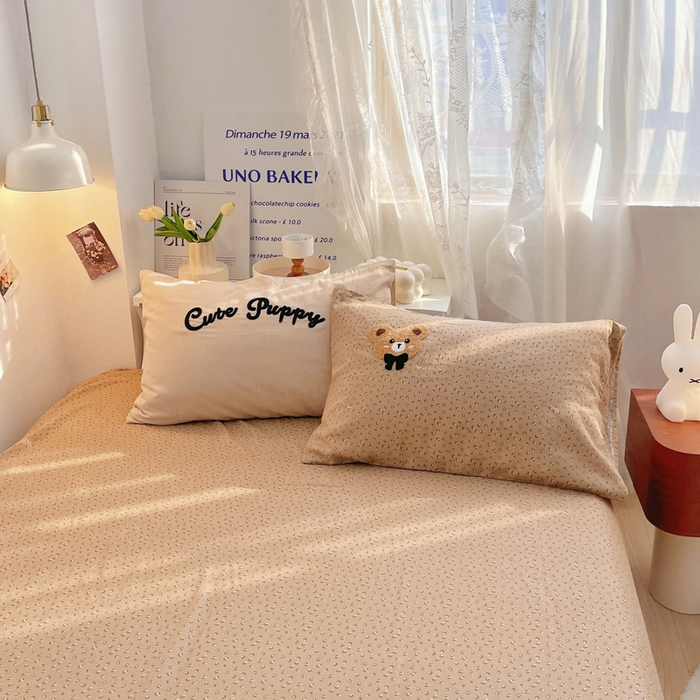 91家纺网 家纺一手货源 找家纺 炫拼家纺 2026新款全棉A类双层纱卡通毛巾绣四件套-泡芙系列 泡芙-哈尼熊