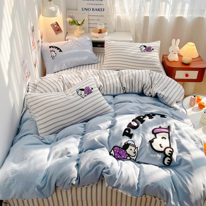 91家纺网 家纺一手货源 找家纺 炫拼家纺 2026新款全棉A类双层纱卡通毛巾绣四件套-泡芙系列 泡芙-晚安狗