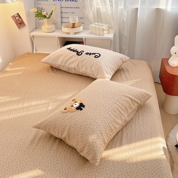 91家纺网 家纺一手货源 找家纺 炫拼家纺 2026新款全棉A类双层纱卡通毛巾绣四件套-泡芙系列 泡芙-哈尼熊