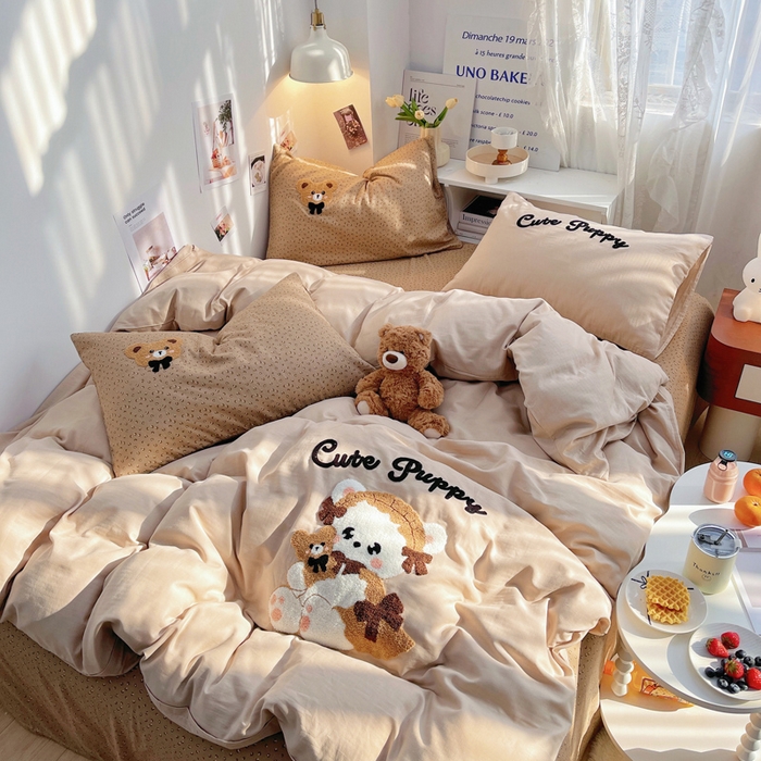 91家纺网 家纺一手货源 找家纺 炫拼家纺 2026新款全棉A类双层纱卡通毛巾绣四件套-泡芙系列 泡芙-哈尼熊