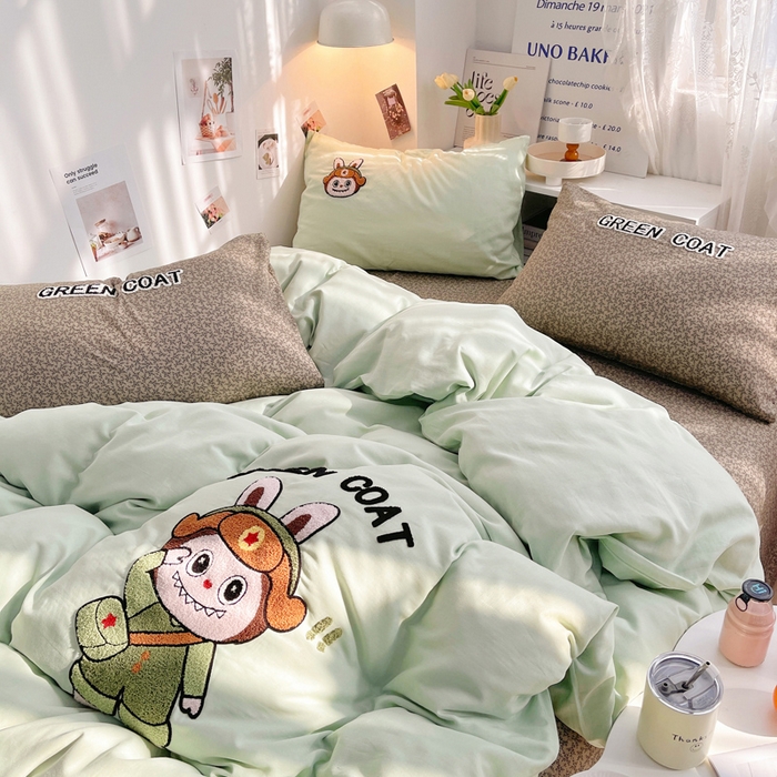 91家纺网 家纺一手货源 找家纺 炫拼家纺 2026新款全棉A类双层纱卡通毛巾绣四件套-泡芙系列 泡芙-红军兔