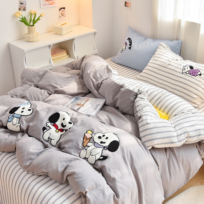 91家纺网 家纺一手货源 找家纺 炫拼家纺 2026新款全棉A类双层纱卡通毛巾绣四件套-泡芙系列 泡芙-小狗派对