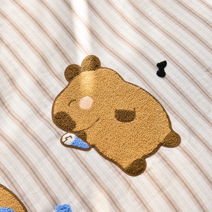 91家纺网 家纺一手货源 找家纺 炫拼家纺 2026新款全棉A类双层纱卡通毛巾绣四件套-泡芙系列 泡芙-卡皮派对