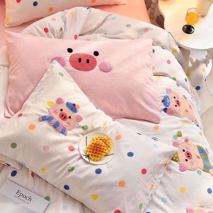 91家纺网 家纺一手货源 找家纺 炫拼家纺 2026新款全棉A类双层纱卡通毛巾绣四件套-泡芙系列 泡芙-三只小猪